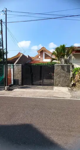 DIJUAL RUMAH MINIMALIS DI SERENGAN SURAKARTA HALAMAN LUAS DAN ASRI
