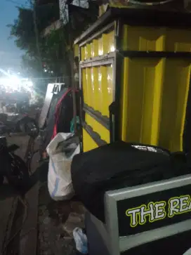 Dagang minuman dan makanan