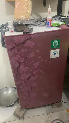 Kulkas bekas rusak 1 pintu merk sharp