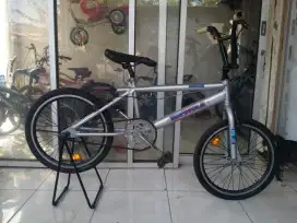 Sepeda bmx uk 20 bekas