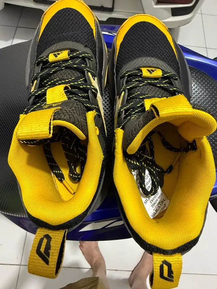 Sepatu kuning adidas size 6,5/39,5