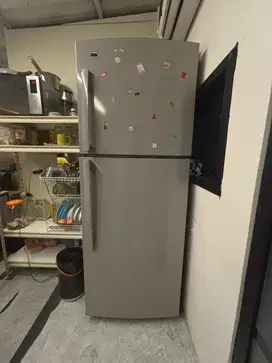 Dijual kulkas merk Samsung 2 pintu