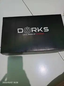 sepatu casual merk DORKS
