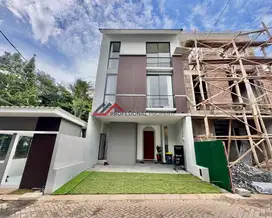 RUMAH BARU DALAM TOWN HOUSE UNIT TERBATAS HANYA 8 UNIT SAJA