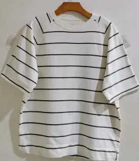 Kaos liris hitam tebal Giordano