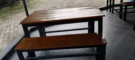 Meja kursi bekas kafe