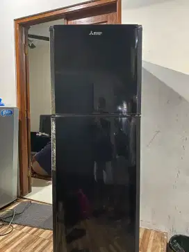 Kulkas 2 pintu mithsubishi electrlik istimewa