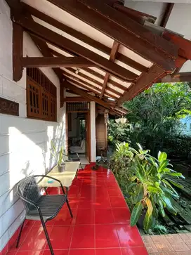 DIJUAL CEPAT RUMAH LOKASI STRATEGIS, POSISI HOOK DENGAN TAMAN