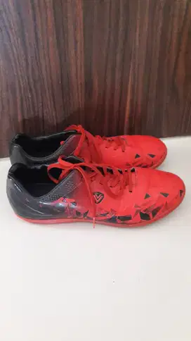 Sepatu Futsal Vegeto Gibran preloved 99% Pemakaian sangat wajar