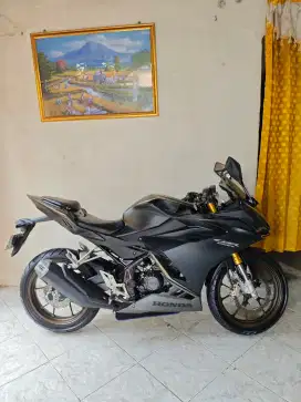 CBR 150 R 2023 BLACK SILVER