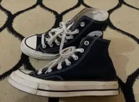 Sepatu convers high 70