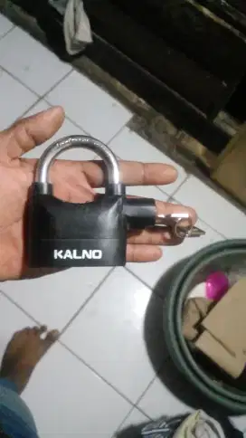 Gembok motor anti maling. Alarm nya bunyinya kenceng banget