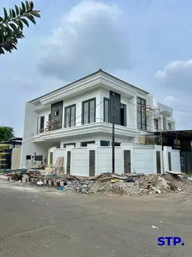 American-style, Rumah baru hoek di Jemursari Selatan