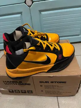 Nike kobe 5 proto bruce lee no size 41 ( 26cm )