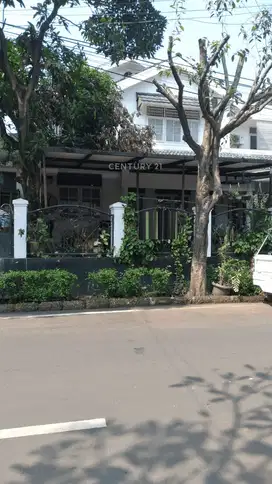 Rumah Terawat Di Pinggir Jalan Sektor 9 Bintaro AF16339