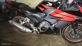 Di jual Honda CB150R tahun 2015.