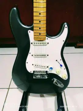 Legacy stratocaster full setup,sound crunch Strat