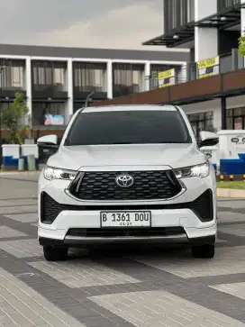 Like New Toyota Innova Zenix Hybrid tipe V AT 2024 warna Putih