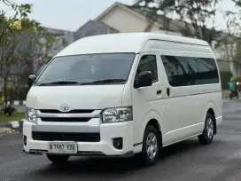 Toyota Hiace Commuter MT 2023