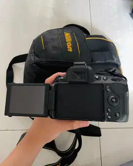 Nikon D5100……..