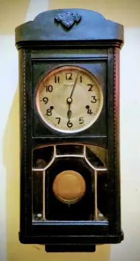 Jam dinding kuno antik Kienzle