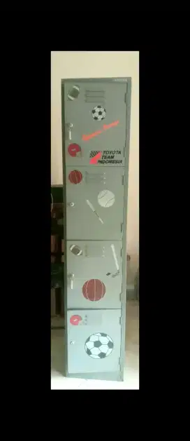 Lemari kabinet besi