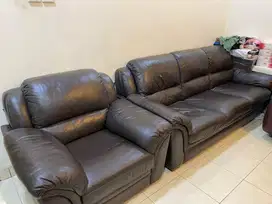 Dijual Sofa kulit Atria warna hitam (3+1 seater) second mulus