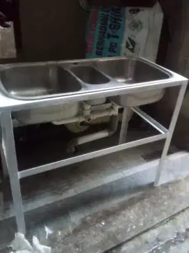 Wastafel cuci piring