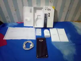 Vivo Y19S 4+4/64 putih muluss lengkap normal segel terawat siap pakai