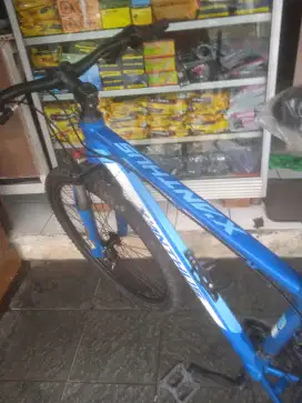 Sepeda mtb double rem disk merk Genio masih mulus cat ori 750rb nego