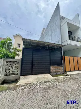 Rumah minimalis di Graha Sukolilo Regency