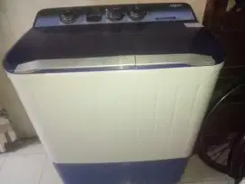 Mesin cuci Aqua dua tabung 9 kilo