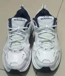 Sepatu Nike Air Monarch