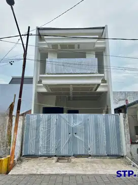 American - style, Rumah baru Rungkut Asri semi furnished Tipe D