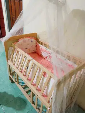 Tempat Tidur Bayi