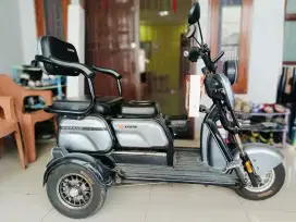 SEPEDA LISTRIK RODA TIGA (BEKAS)