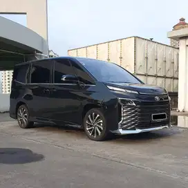 ( TDP 10 JT ) LOW KM 52 RB ! TOYOTA VOXY NEW MODEL HITAM 2022 !