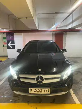 DIJUAL CEPAT MERCY GLA 200 2016 HITAM, PRIBADI, KM RENDAH
