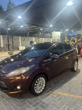 DIJUAL MOBIL BEKAS FORD FIESTA UNGU MANUAL