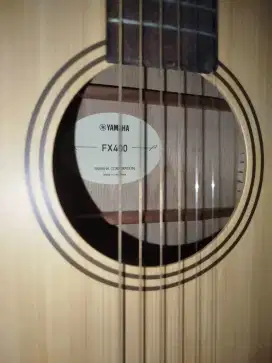Gitar akustik Yamaha FX400