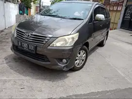 Mobil second innova kijang