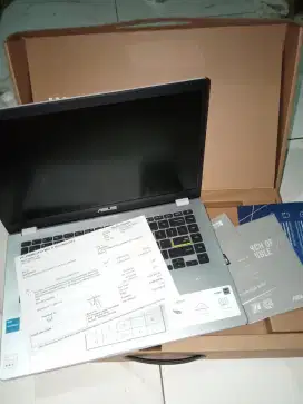 Laptop Asus baru blm pernah dipakai