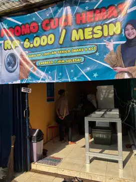 Laundry Self Service dan Kiloan Utan Kayu Selatan