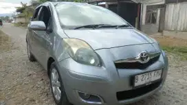 Jual mobil yaris.