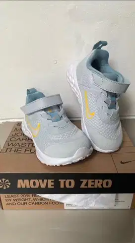 Nike Revolution 6 Sneaker Sepatu Anak / Baby Uk. 12cm [PRELOVED]