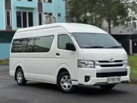 Toyota HiAce Commuter Manual Putih 2023. Angkut Keluarga Besar Nyaman