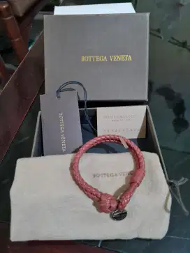 Gelang Bottega Veneta Double Knot Velvet Red 100% ORI mulus fullset!