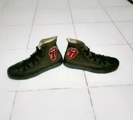 Dijual sepatu Converse x rolling Stones kolektor item