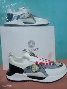Jual cepat sepatu versace