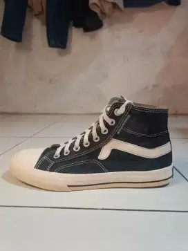 Aero street Jhosse 77 High (Hitam)